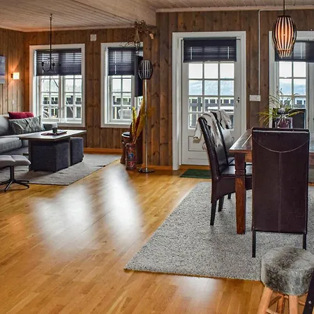 Feriehus 4 Bedroom Nice In